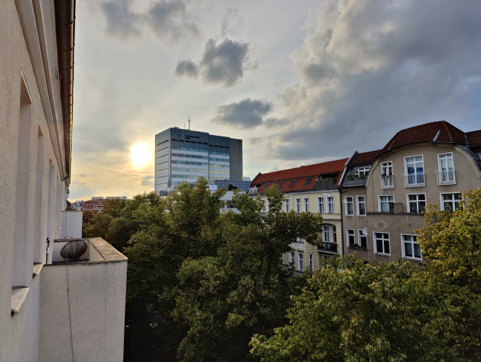 Beim Pro-Modell sind die Schatten dunkler. (Bild: Tobias Költzsch/Golem.de)